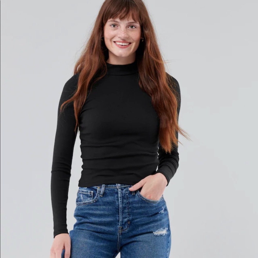 Hollister Must-Have Mockneck Top